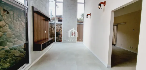 Casa de Condomínio com 3 Quartos para alugar, 216m² no Parque São Luís, Taubaté