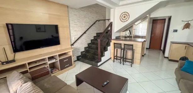 Sobrado com 4 Quartos para alugar, 290m² no Centro, Balneário Camboriú