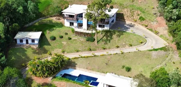 Casa de Condomínio com 5 Quartos para venda ou aluguel, 1060m² no Samambaia, Petrópolis