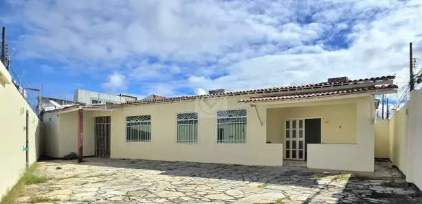 Casa com 3 Quartos para alugar, 168m² no Grageru, Aracaju