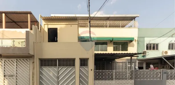 Casa com 6 Quartos à venda, 348m² no Adrianópolis, Manaus