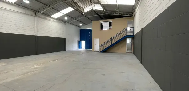 Galpão/Depósito/Armazém para alugar, 305m² no Laranjeiras, Betim