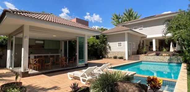 Casa de Condomínio com 4 Quartos para alugar, 420m² no Jardim Florença, Goiânia