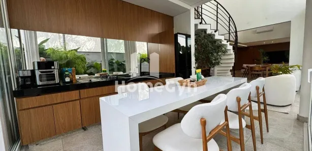 Sobrado com 5 Quartos para alugar, 300m² no Jardins Valência, Goiânia