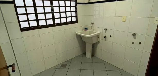 Casa com 3 Quartos à venda, 200m² no Jardim Califórnia, Taubaté