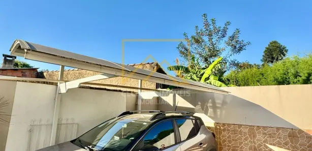Sobrado com 3 Quartos à venda, 190m² no Vila Bom Princípio, Cachoeirinha
