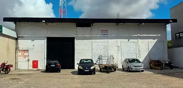 Galpão/Depósito/Armazém para alugar, 228m² no Candelária, Natal