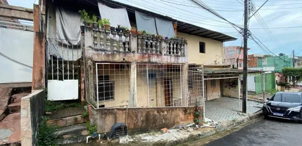 Casa com 6 Quartos à venda, 263m² no Adrianópolis, Manaus