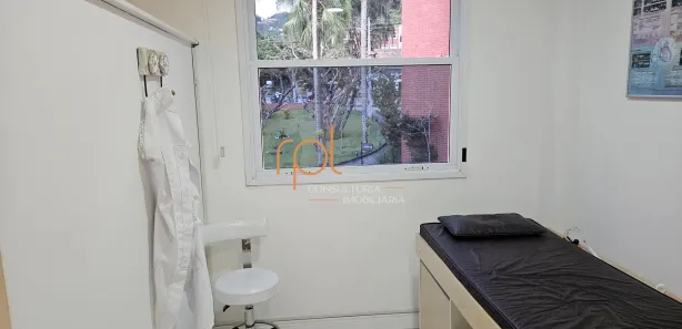Sala Comercial para alugar, 32m² no Quarteirão Brasileiro, Petrópolis