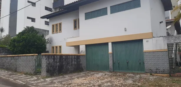 Casa com 4 Quartos para venda ou aluguel, 471m² no Jardim Apipema, Salvador