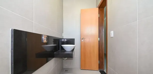 Casa de Condomínio com 3 Quartos para alugar, 270m² no Loteamento Portal do Sol II, Goiânia