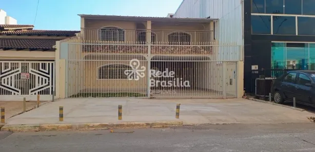 Sobrado com 4 Quartos para alugar, 280m² no Taguatinga Norte, Brasília