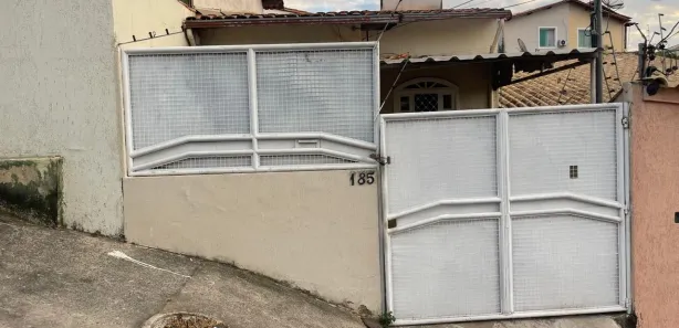 Casa com 2 Quartos para alugar, 120m² no Heliópolis, Belo Horizonte