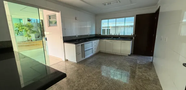 Casa de Condomínio com 4 Quartos para alugar, 390m² no Residencial Granville, Goiânia