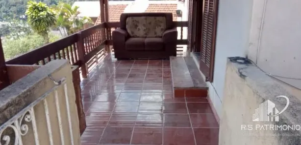 Apartamento com 3 Quartos para alugar, 70m² no Carangola, Petrópolis