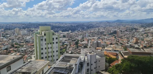 Casa com 5 Quartos à venda, 360m² no São Lucas, Belo Horizonte