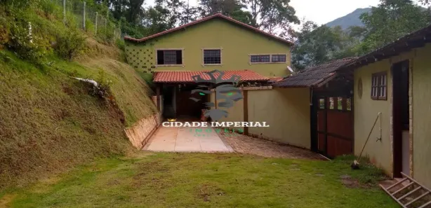 Casa de Condomínio com 3 Quartos para alugar, 120m² no Carangola, Petrópolis