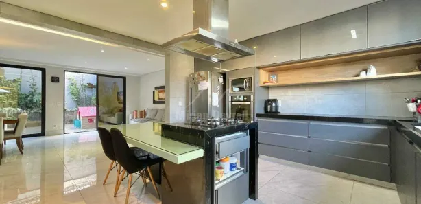 Casa com 5 Quartos para alugar, 320m² no Santo Antônio, Belo Horizonte