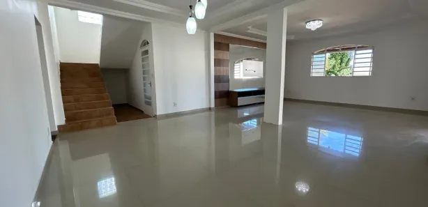 Sobrado com 4 Quartos para alugar, 397m² no Setor Habitacional Vicente Pires, Brasília