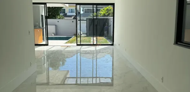 Casa de Condomínio com 4 Quartos para venda ou aluguel, 350m² no Recreio dos Bandeirantes, Rio de Janeiro