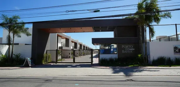 Casa com 4 Quartos à venda, 240m² no Buraquinho, Lauro de Freitas