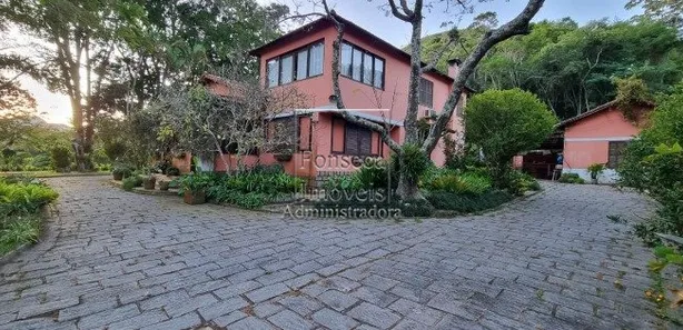 Casa com 7 Quartos para alugar, 275m² no Carangola, Petrópolis