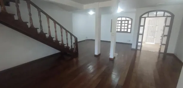 Sobrado com 11 Quartos para alugar, 400m² no Guará I, Brasília