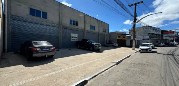 Sala Comercial para alugar, 911m² no Residencial Village Garavelo, Aparecida de Goiânia