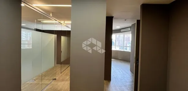 Sala Comercial à venda, 114m² no Panazzolo, Caxias do Sul