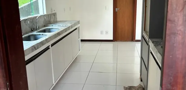 Casa de Condomínio com 5 Quartos para alugar, 350m² no Alphaville (Abrantes), Camaçari