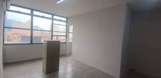 Sala Comercial para alugar, 28m² no Centro, Santos