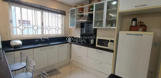 Sobrado com 4 Quartos para alugar, 307m² no Igara, Canoas