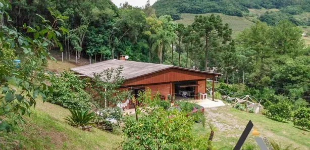 Fazenda/Sítio com 2 Quartos à venda, 270m² no Área Rural de Farroupilha, Farroupilha