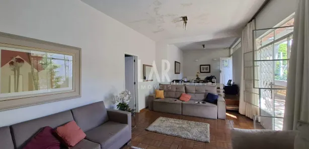 Casa com 4 Quartos para alugar, 241m² no Santo Antônio, Belo Horizonte