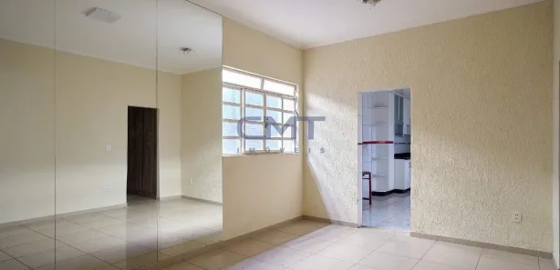 Casa com 3 Quartos para alugar, 220m² no Santa Efigênia, Belo Horizonte