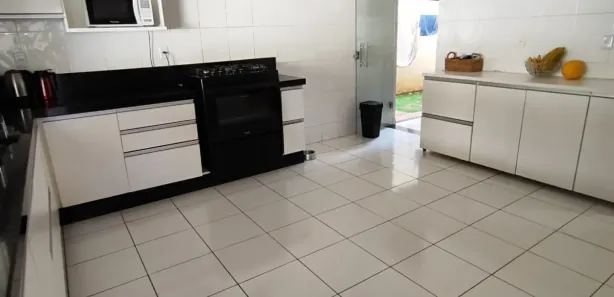 Casa com 4 Quartos para alugar, 280m² no Loteamento Portal do Sol II, Goiânia