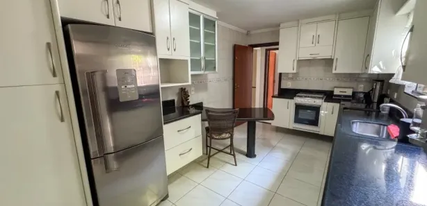 Sobrado com 4 Quartos para alugar, 290m² no Centro, Balneário Camboriú