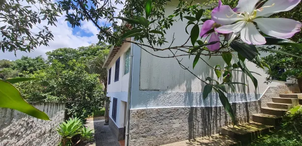 Casa com 3 Quartos para venda ou aluguel, 450m² no Nogueira, Petrópolis