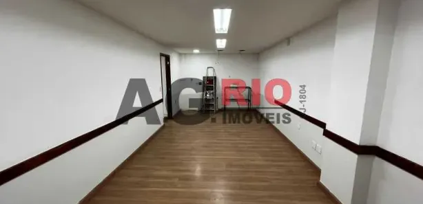 Ponto Comercial para alugar, 100m² no Taquara, Rio de Janeiro
