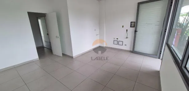 Ponto Comercial para venda ou aluguel, 82m² no Granja Viana, Cotia