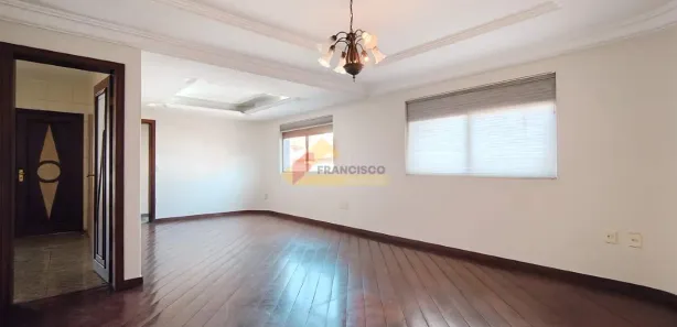 Casa com 3 Quartos para alugar, 230m² no Vila Belo Horizonte, Divinópolis