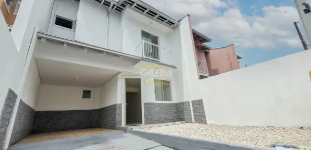 Sobrado com 3 Quartos para alugar, 100m² no Iririú, Joinville
