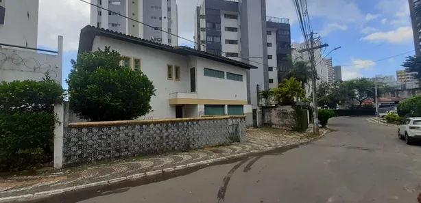 Casa com 4 Quartos para venda ou aluguel, 471m² no Jardim Apipema, Salvador