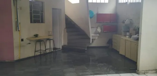 com 3 Quartos para alugar, 380m² no Santa Efigênia, Belo Horizonte