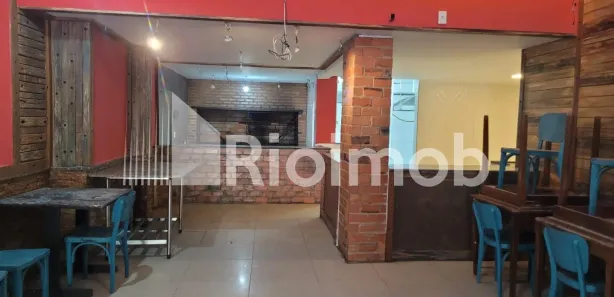 Ponto Comercial para venda ou aluguel, 210m² no Vargem Pequena, Rio de Janeiro
