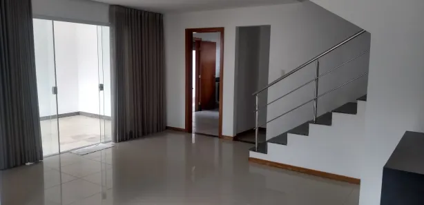 Casa de Condomínio com 4 Quartos para alugar, 150m² no Buraquinho, Lauro de Freitas