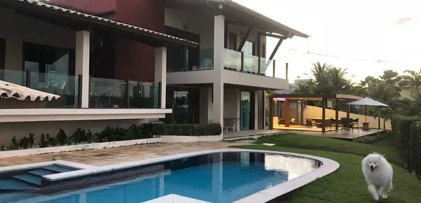 Casa de Condomínio com 4 Quartos para venda ou aluguel, 550m² no Candelária, Natal
