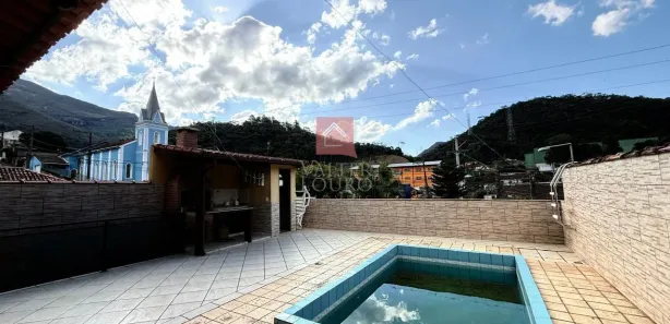 Casa com 3 Quartos para alugar, 200m² no Carangola, Petrópolis
