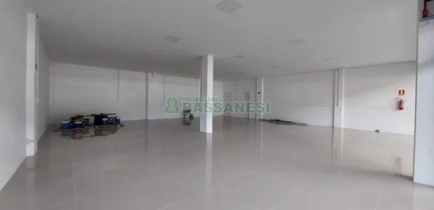 Ponto Comercial para alugar, 200m² no Cruzeiro, Caxias do Sul
