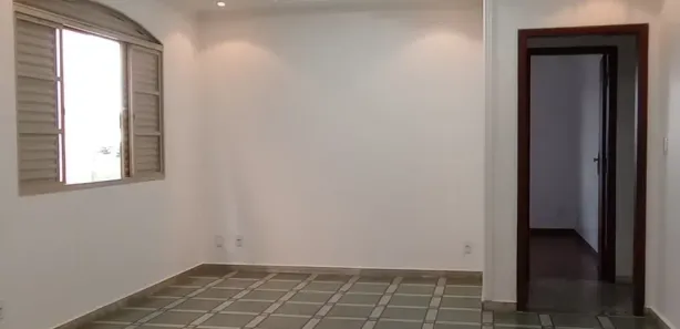 Casa com 3 Quartos para alugar, 300m² no Santa Inês, Betim